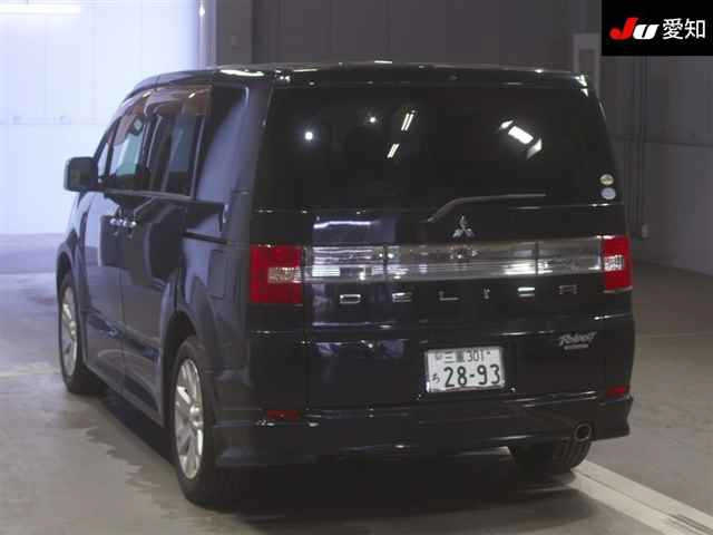 MITSUBISHI DELICA D5