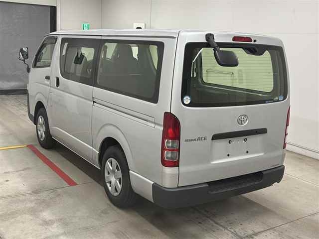 TOYOTA REGIUS ACE VAN