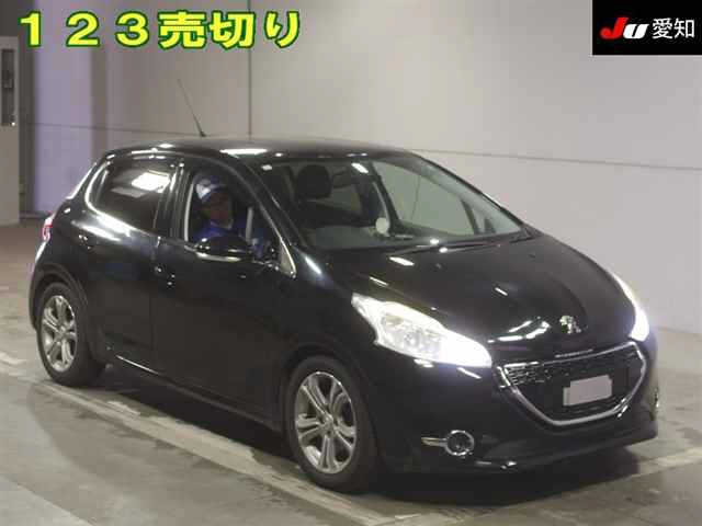 PEUGEOT 208