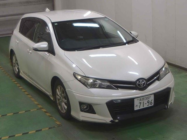 TOYOTA AURIS