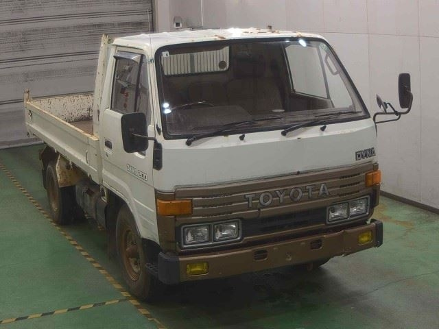 TOYOTA DYNA