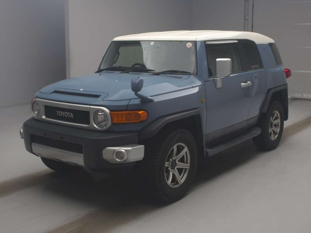 TOYOTA FJ CRUISER
