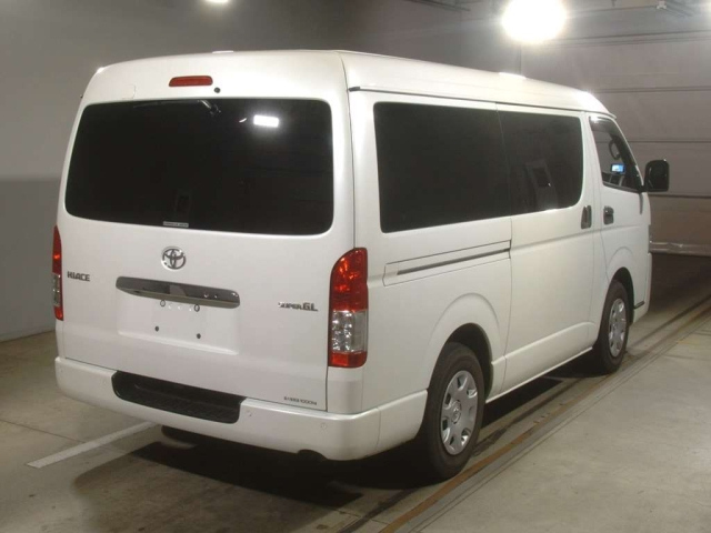 TOYOTA HIACE VAN