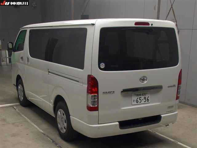 TOYOTA HIACE VAN