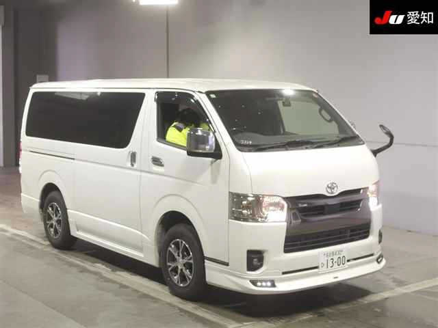 TOYOTA HIACE VAN