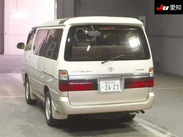 TOYOTA HIACE