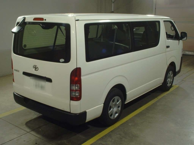 TOYOTA HIACE VAN