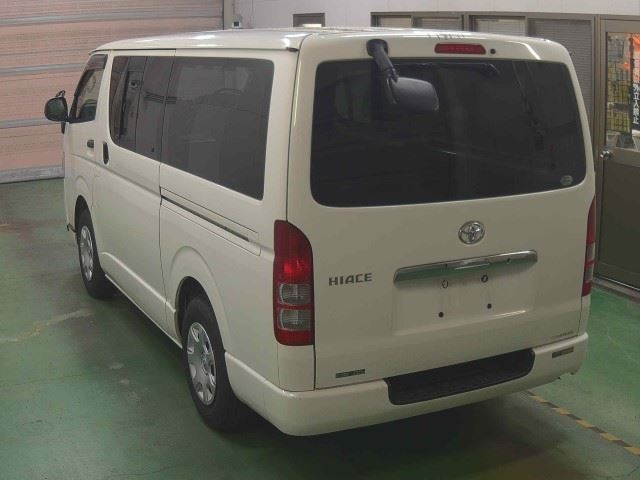 TOYOTA HIACE VAN