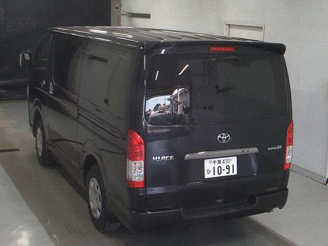 TOYOTA HIACE VAN