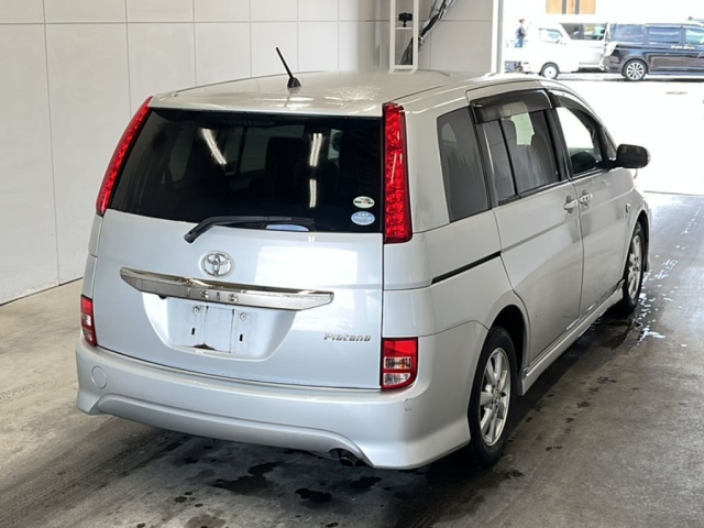 TOYOTA ISIS