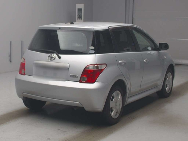 TOYOTA IST
