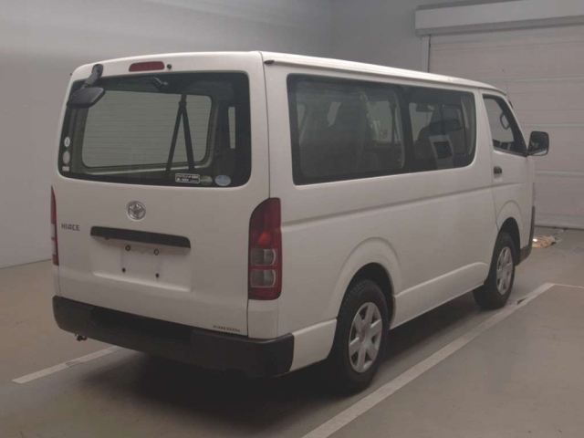 TOYOTA HIACE VAN