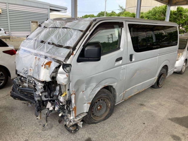 TOYOTA HIACE VAN