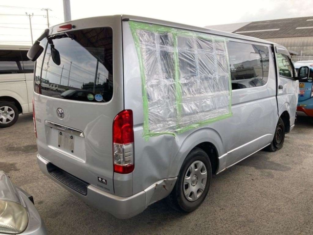 TOYOTA HIACE VAN