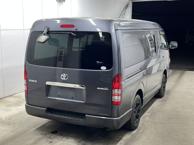 TOYOTA HIACE VAN