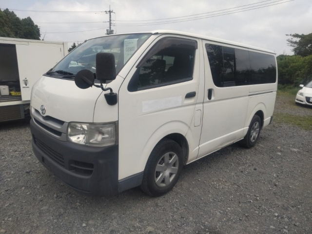 TOYOTA HIACE VAN