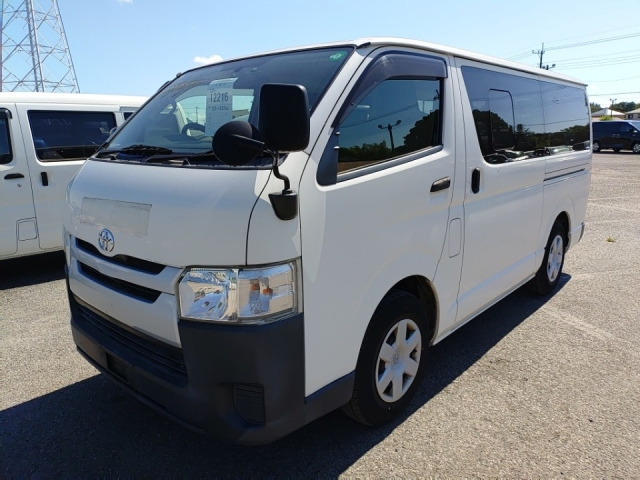 TOYOTA HIACE VAN