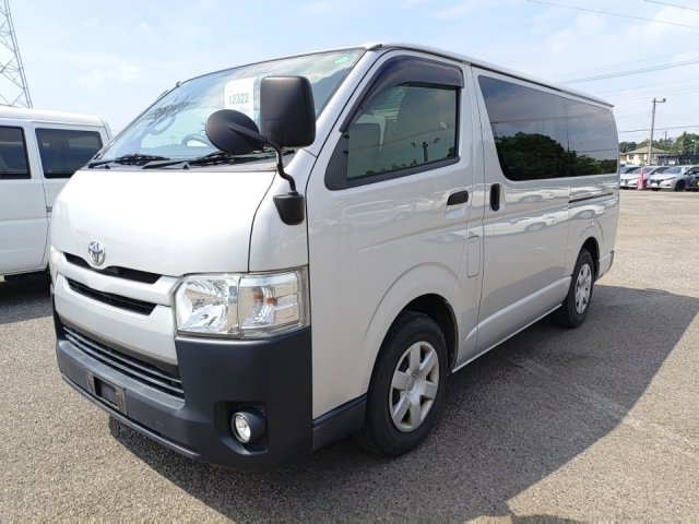 TOYOTA HIACE VAN