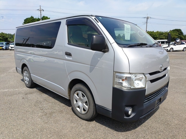 TOYOTA HIACE VAN