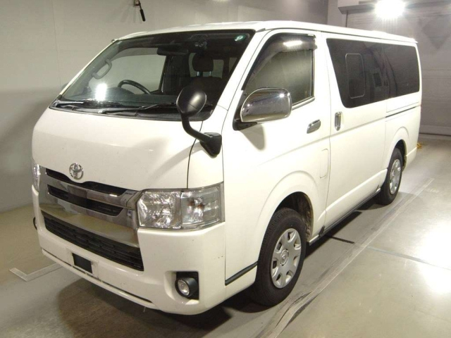 TOYOTA HIACE VAN