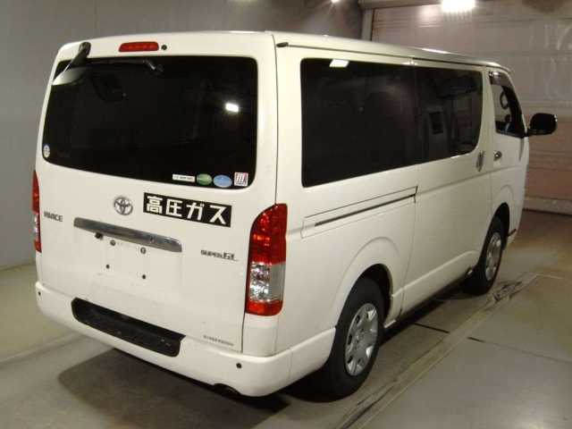 TOYOTA HIACE VAN