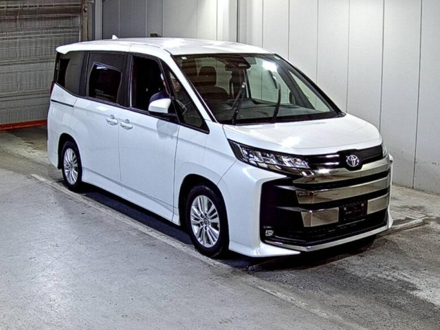 TOYOTA NOAH