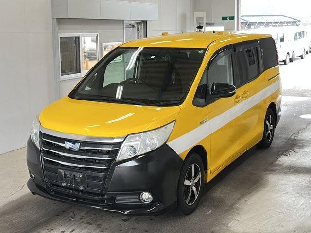 TOYOTA NOAH