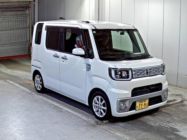 TOYOTA PIXIS MEGA