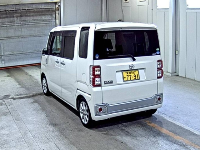 TOYOTA PIXIS MEGA
