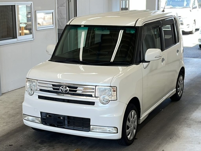 TOYOTA PIXIS SPACE