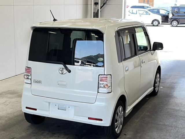 TOYOTA PIXIS SPACE