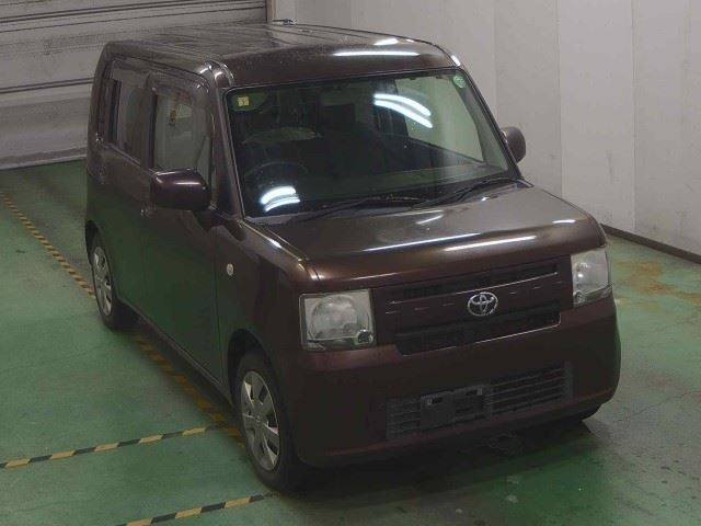 TOYOTA PIXIS SPACE