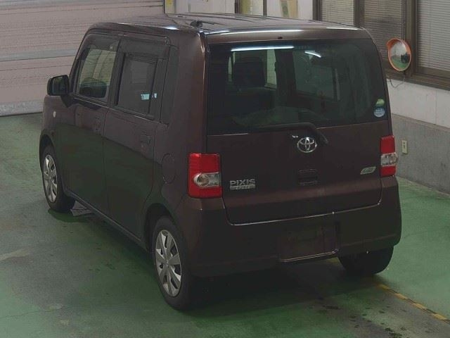 TOYOTA PIXIS SPACE