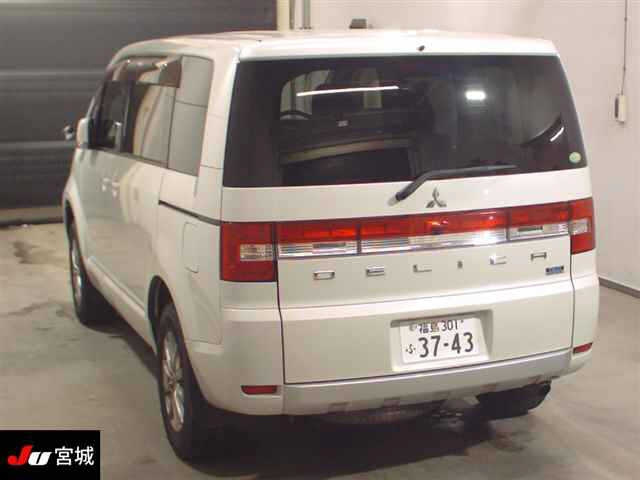 MITSUBISHI DELICA D5