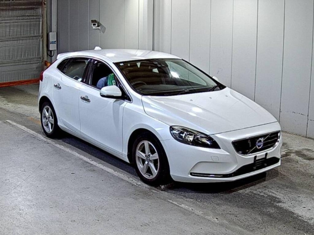 VOLVO V40