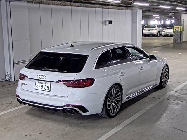 AUDI RS4