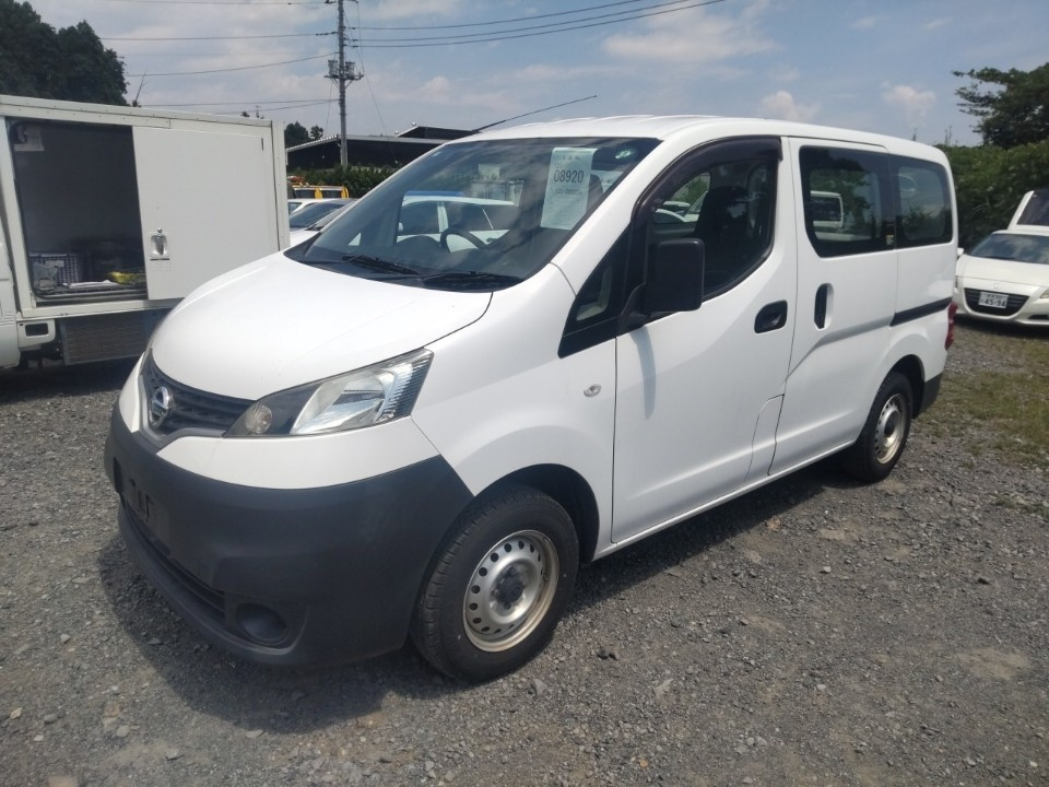 NISSAN NV200
