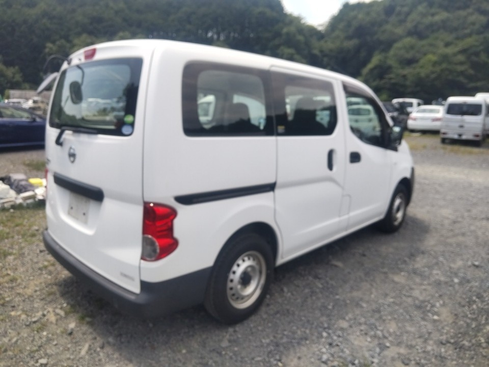 NISSAN NV200