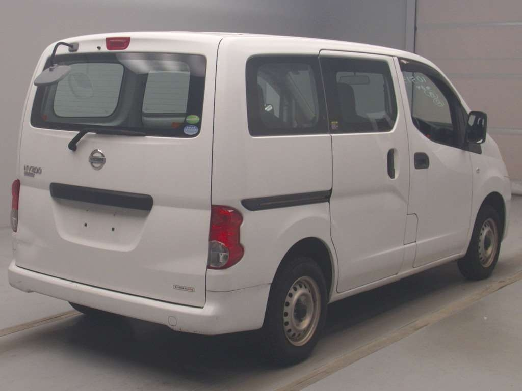 NISSAN NV200