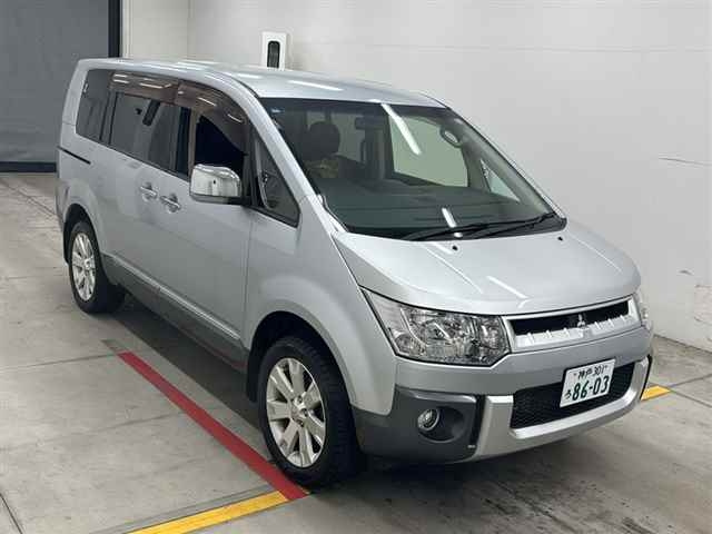 MITSUBISHI DELICA D5