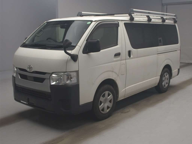 TOYOTA HIACE VAN