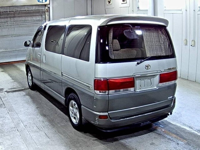 TOYOTA HIACE REGIUS