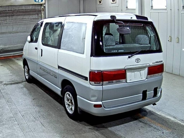 TOYOTA HIACE REGIUS