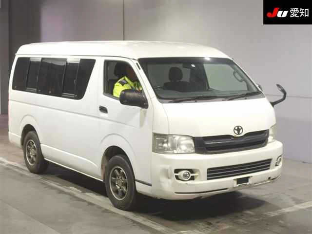 TOYOTA HIACE