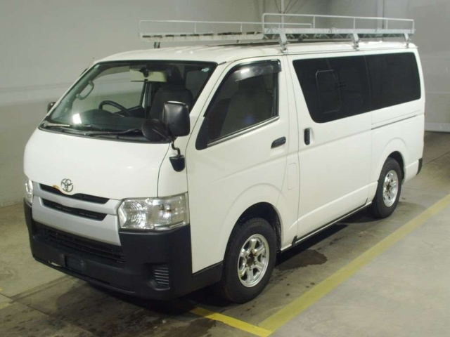 TOYOTA HIACE VAN