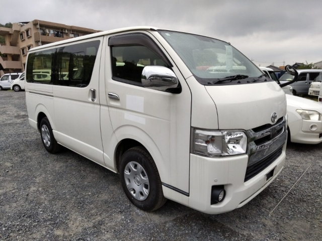 TOYOTA HIACE VAN
