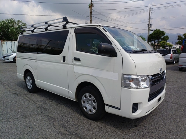 TOYOTA HIACE VAN