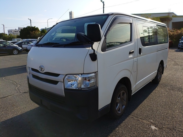 TOYOTA HIACE VAN