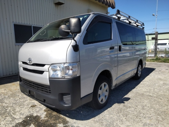 TOYOTA HIACE VAN