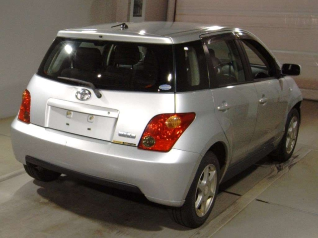 TOYOTA IST